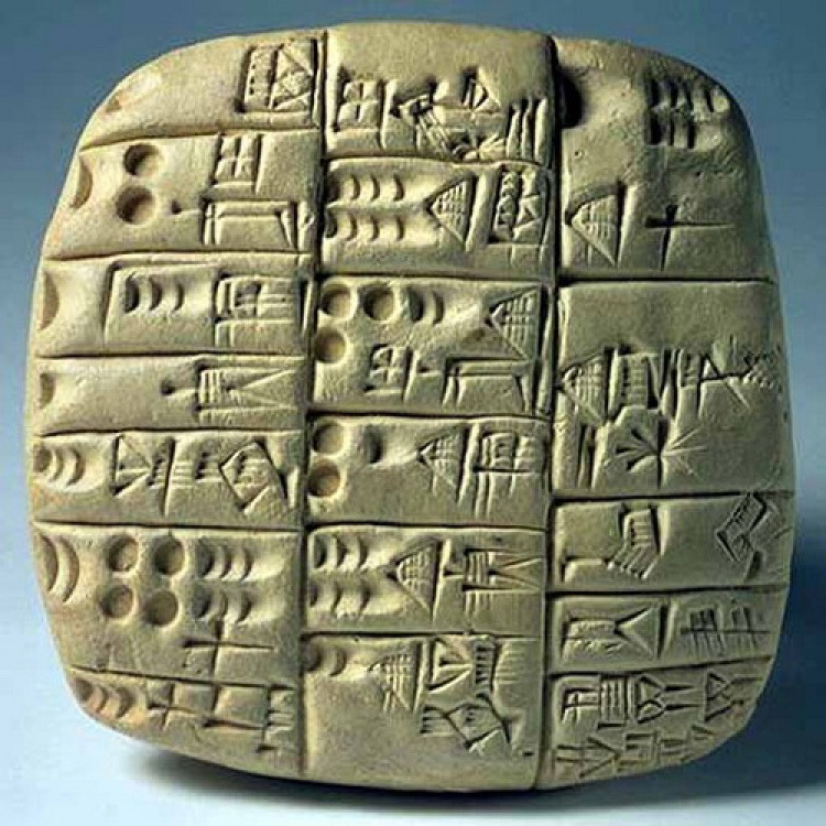 Шумеры начали использовать для клинописи глиняные таблички
